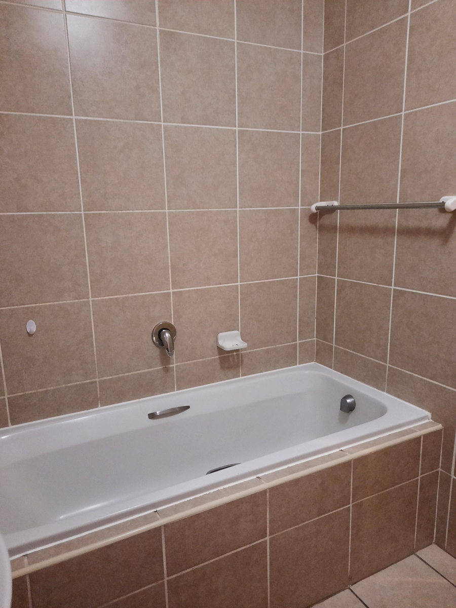 To Let 2 Bedroom Property for Rent in Protea Heights Western Cape